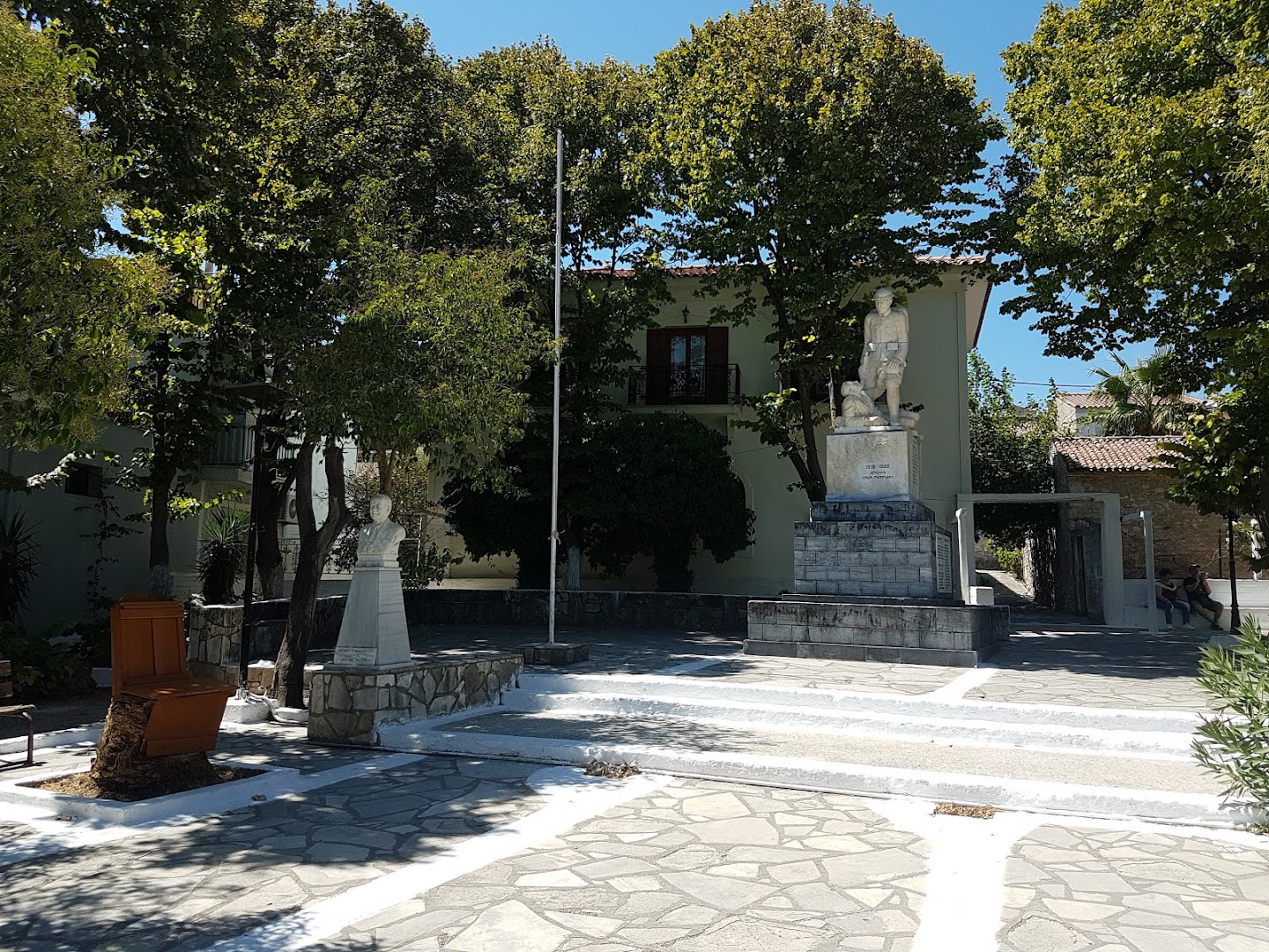 Φωτογραφία: Πλατεία Ηρώων