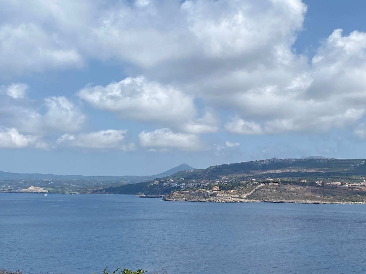 Φωτογραφία: Paul Marie Bonaparte monument and the French soldiers who fell during the Battle of Navarino