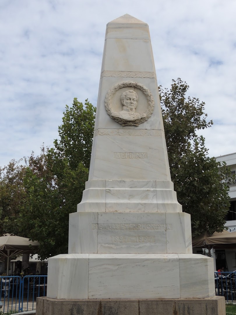 Φωτογραφία: Monument of the three Admirals of the naval battle of Navarino on 20 October, 1827 - Pilos