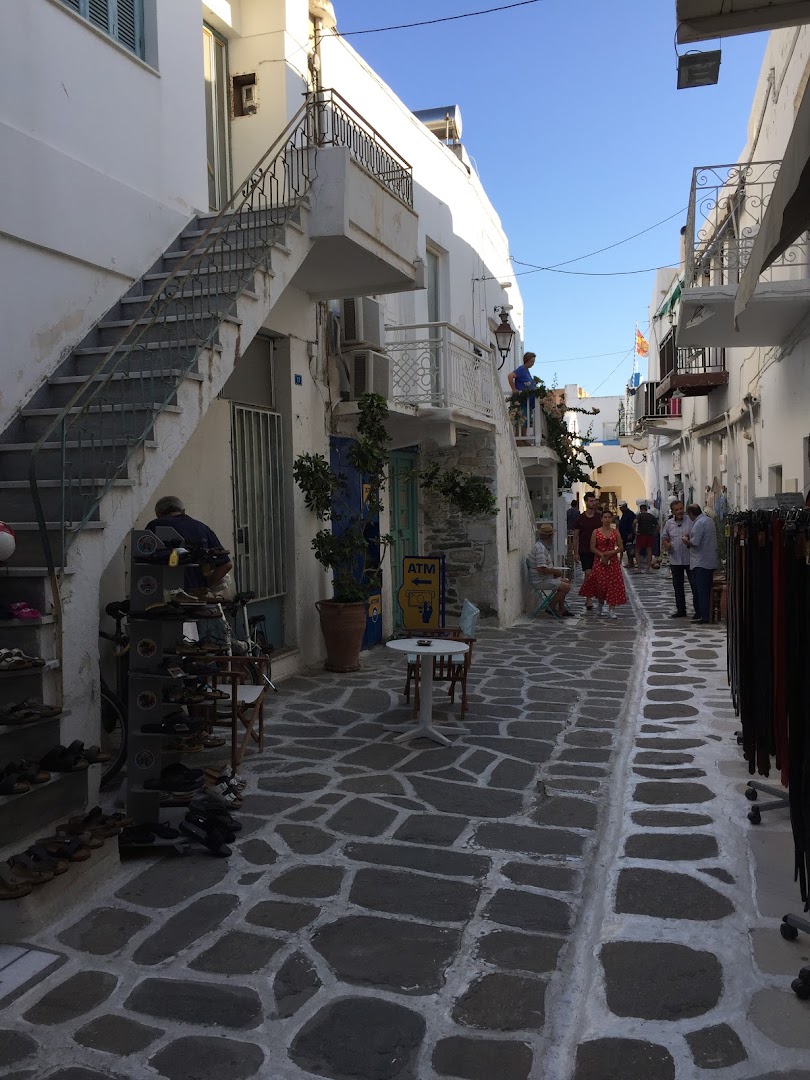 Φωτογραφία: Πλατεία Μαντώς Μαυρογένους