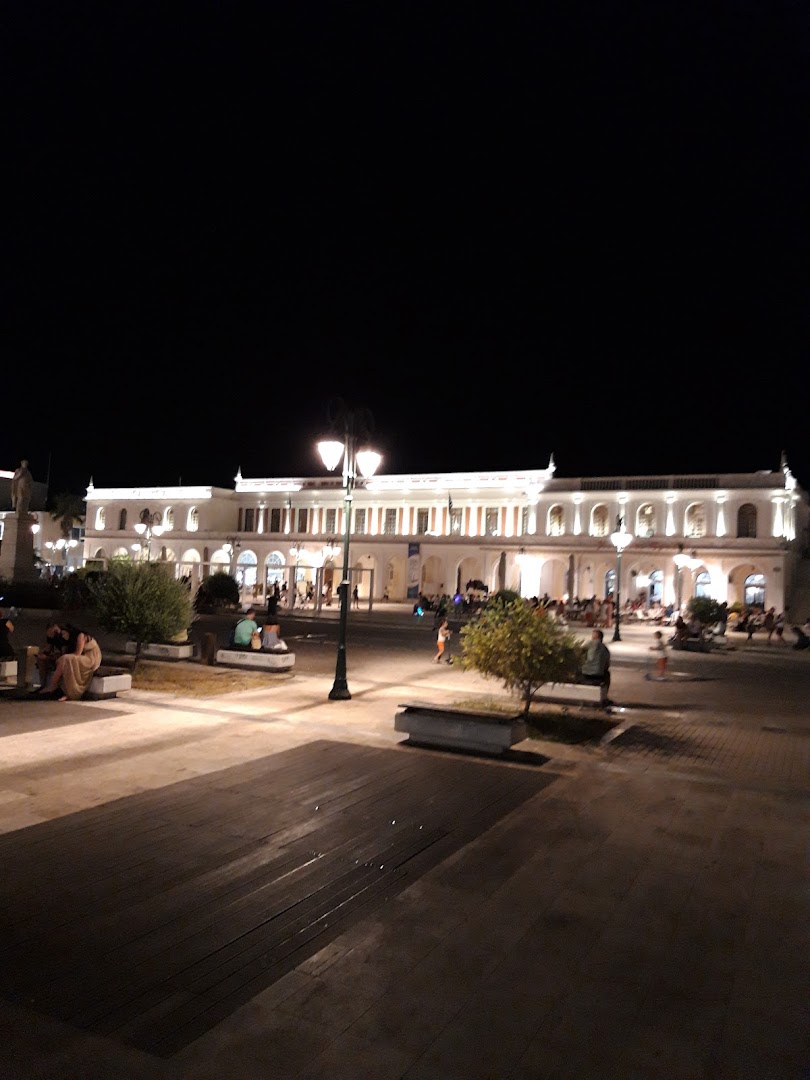 Φωτογραφία: Πλατεία Των Πεσόντων