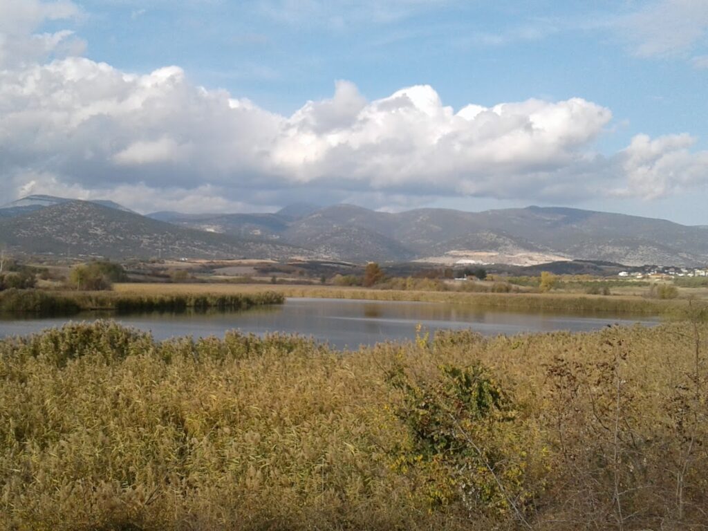 Φωτογραφία: Χρωματιστή λίμνη (Αλατζά γκιόλα)
