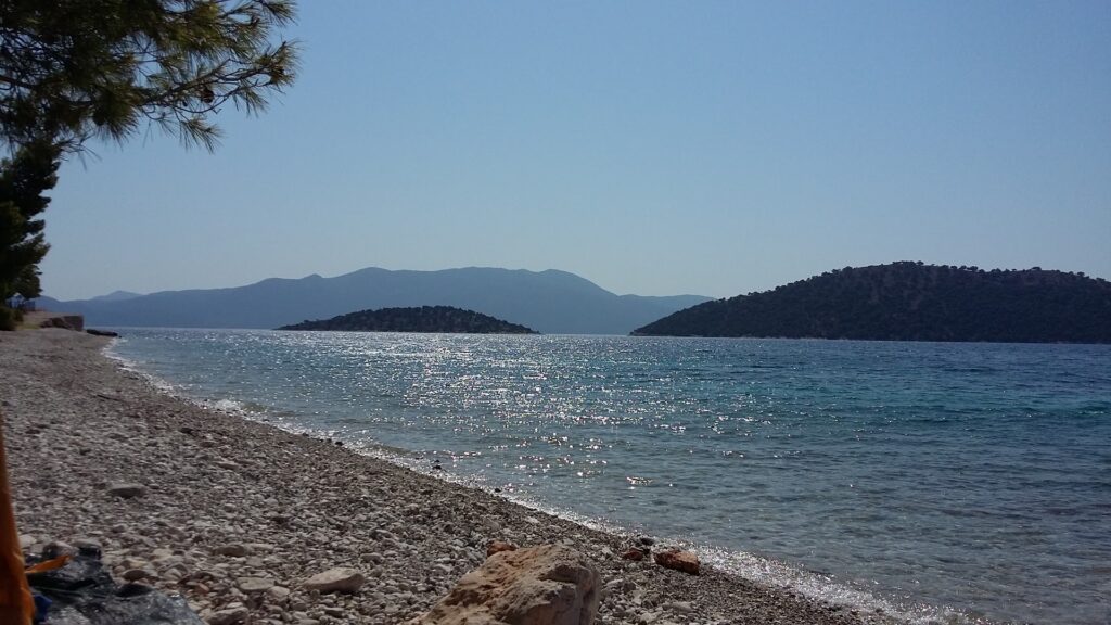 Φωτογραφία: Κόκκινα στεφάνια (παραλία)